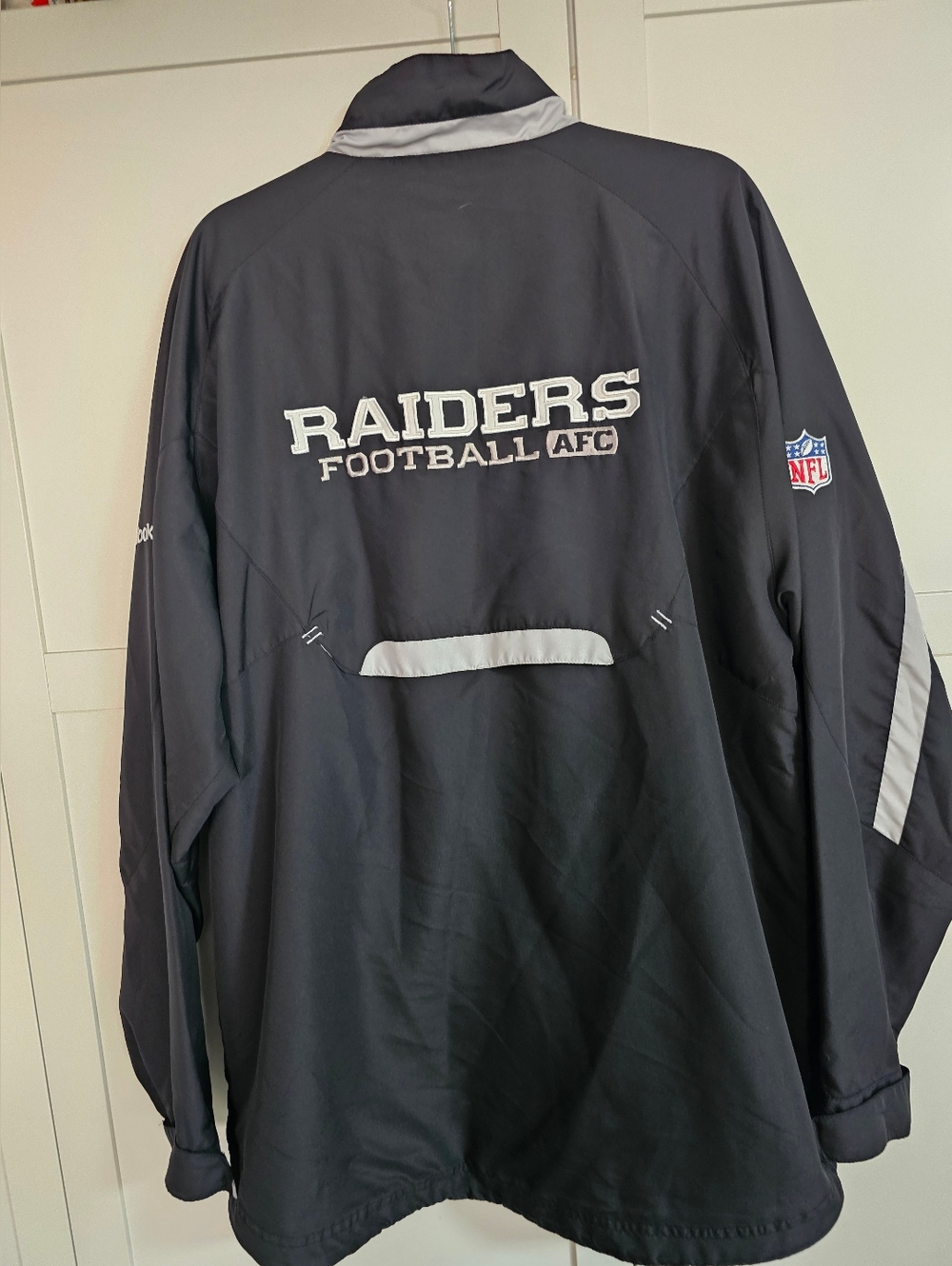 VTG Reebok NFL Oakland Raiders Windbreaker Jacket Large Embroidered AFC Back